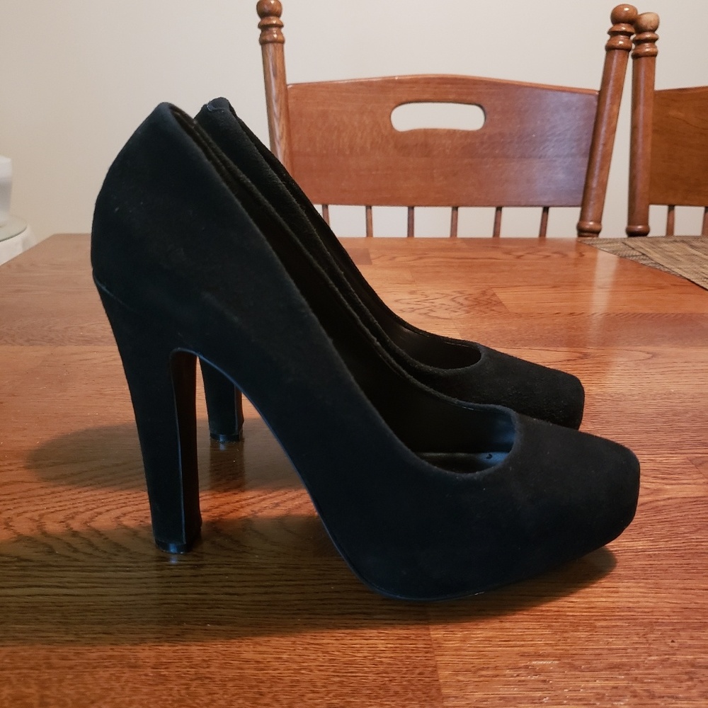 Cathy Jean Black Pumps